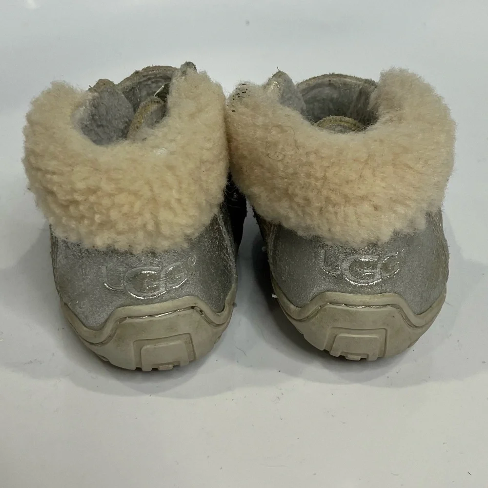 UGG Jorgen‎ metallic silver casual leather boots size 4 toddler baby boots